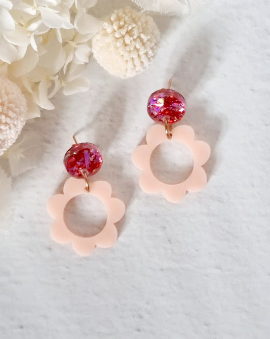 Daisy Small Peach Dangle - Luna + Mae