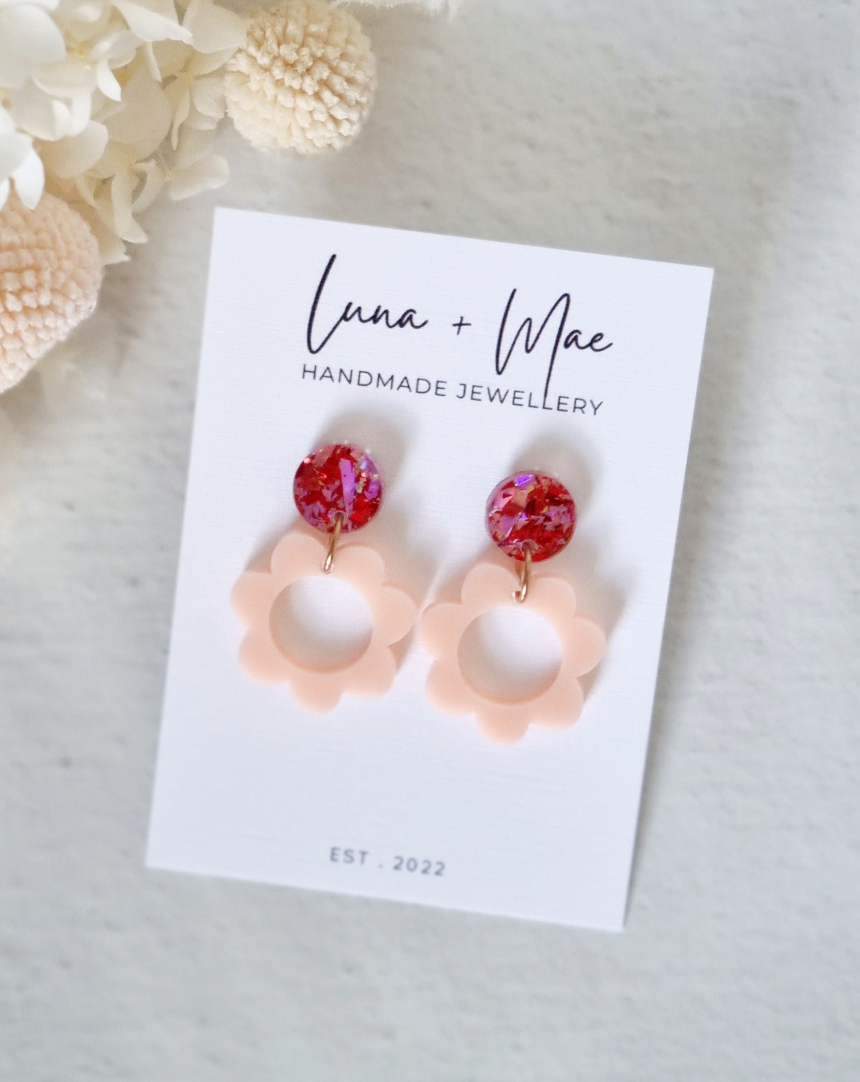 Daisy Small Peach Dangle - Luna + Mae